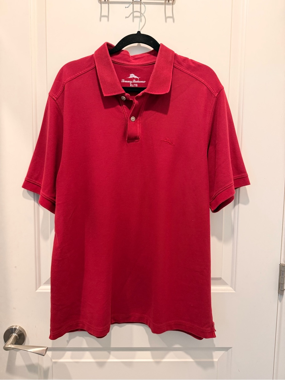 Tommy Bahama Polo Shirt
Size XL Red Short Sleeve
Emfielder